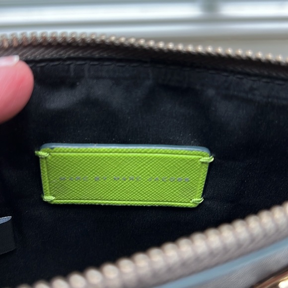 MARC BY MARC JACOBS SCREW'D UP FACES GATO WRISTLET - Picture 3 of 3